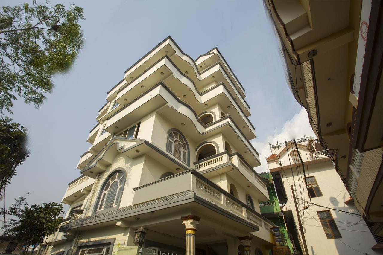Oyo 145 Sirahali Khusbu Hotel &Lodge Катманду Экстерьер фото