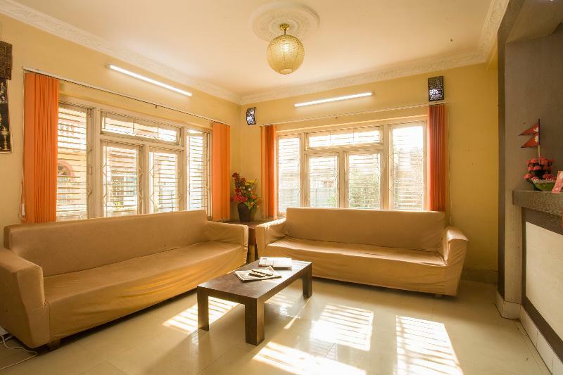 Oyo 145 Sirahali Khusbu Hotel &Lodge Катманду Экстерьер фото